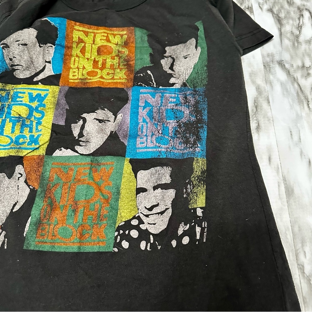 Junk Food Clothing Black Graphic Baby Tee Shirt NKOB Hanging Tough Vintage Vibes - Picture 6 of 8